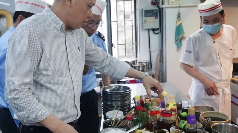 零食批发：厂家直销与代工生产的区别解析