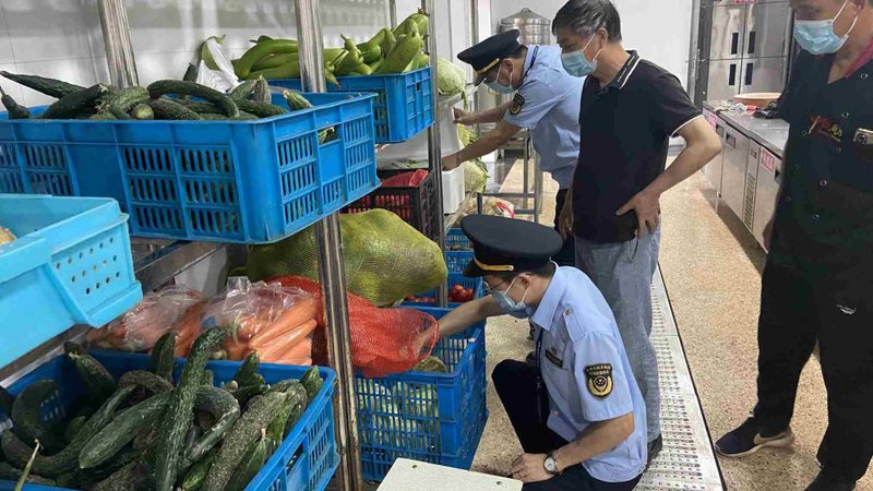 商用自制火锅底料熬制标准揭秘：从选材到工艺的严谨之道